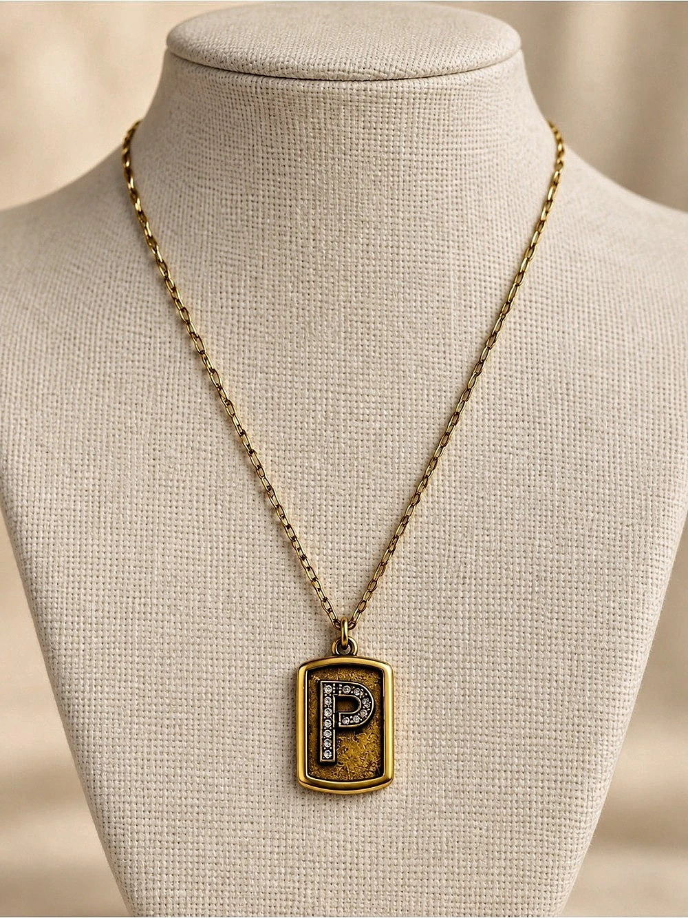 Gold-Tone Pendant Necklace Like New 295